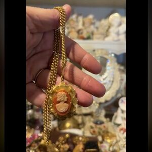 Vintage Gold Cameo Pendant Necklace